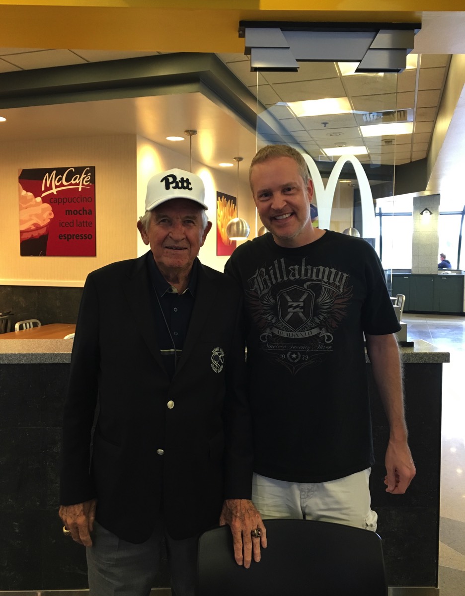 I bumped into legendary Pitt coach Johnny Majors at the Pittsburgh Airport