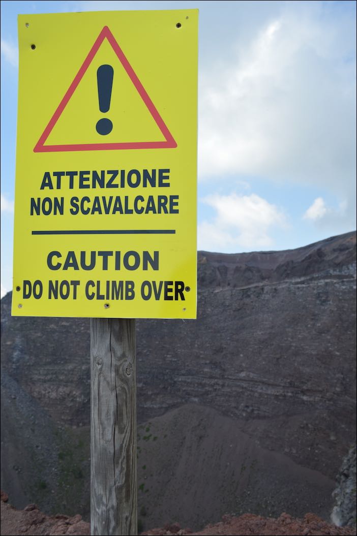 The least-needed sign in history (Mount Vesuvius)